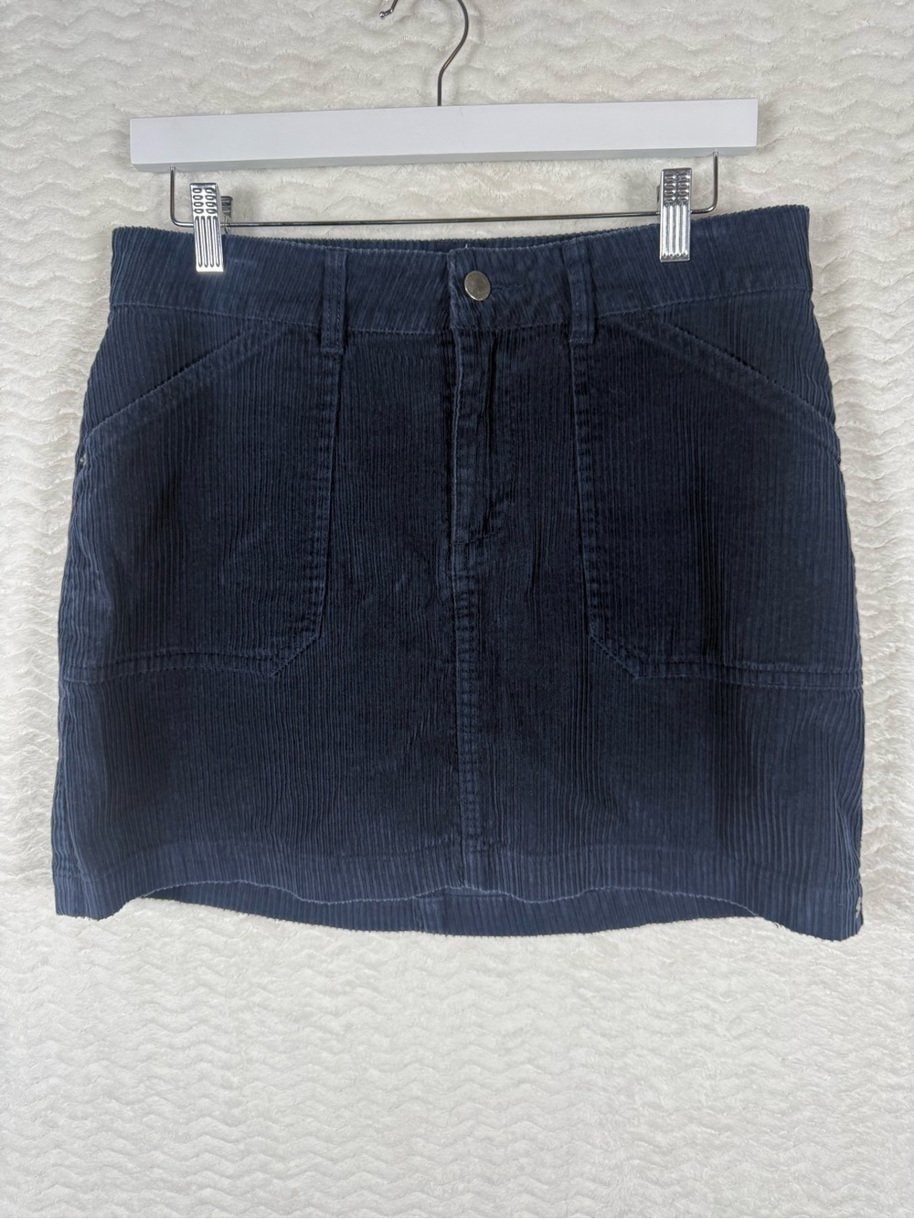 Roxy Navy Corduroy Mini Skirt with Front and back Pockets. 🧡